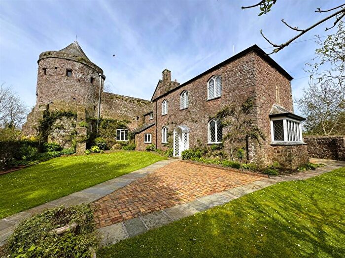 3 Bedroom Detached House To Rent In Castle Barton, EX16