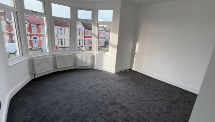 5 Bedroom Semi-Detached House To Rent In Goodmayes Lane, Ilford, IG3
