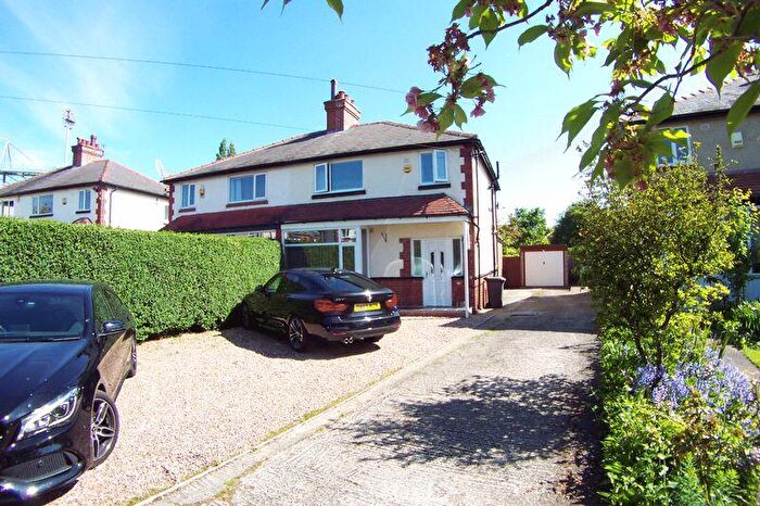 4 Bedroom Semi Detached House For Sale In Newport View, Leeds, LS6