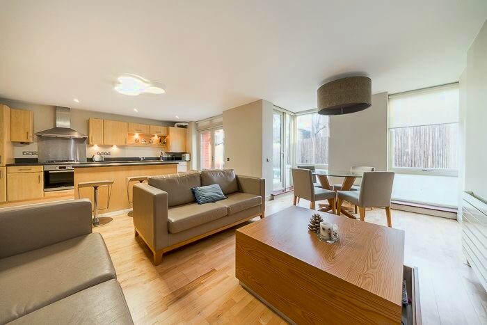 2 Bedroom Flat To Rent In Queensdale Crescent, London, W11