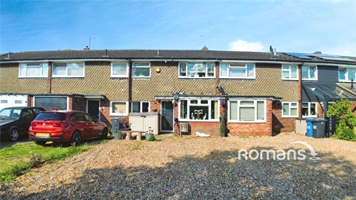 3 Bedroom Terraced House For Sale In Kingsway, Blackwater, Camberley, GU17