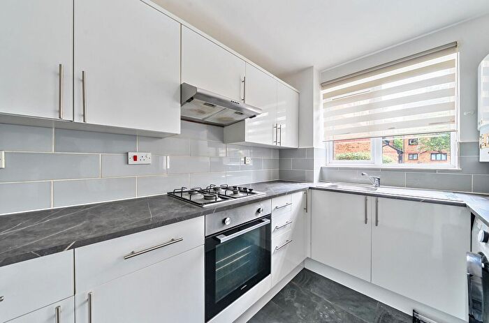 2 Bedroom Flat To Rent In Grantley House, Myers Lane, New Cross, London, SE14