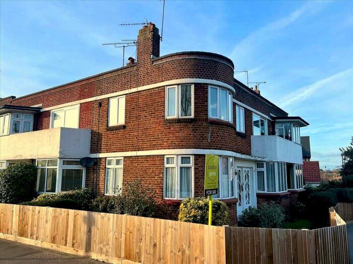 2 Bedroom Apartment To Rent In Leigh On Sea, SS9