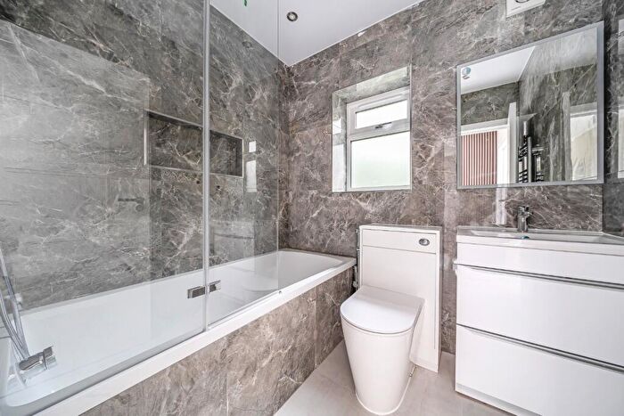 2 Bedroom Bungalow For Sale In Fairmont Close, Belvedere, Kent, DA17