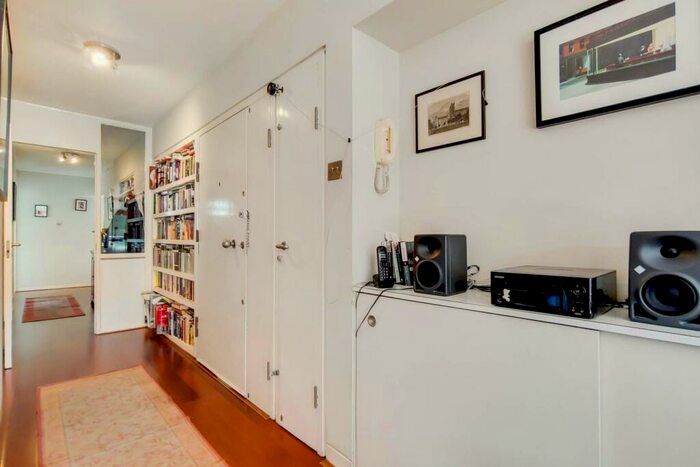 2 Bedroom Flat To Rent In Speed House, Barbican, London, EC2Y