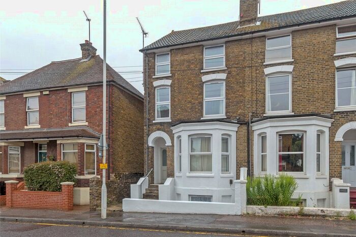 1 Bedroom Flat To Rent In Park Road, Sittingbourne, Kent ME10