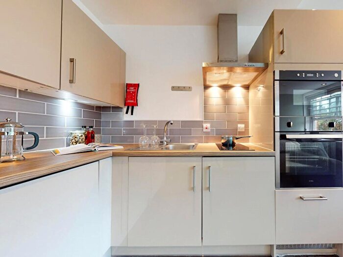 Apartment To Rent In Apt, Park Square Residence #, LS1