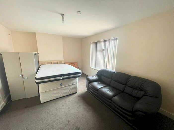 Studio To Rent In Great Cambridge Road, Cheshunt, EN8