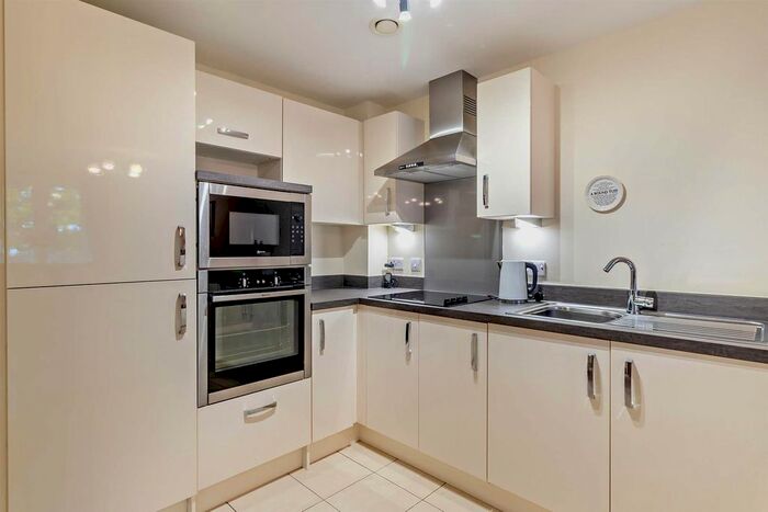 1 Bedroom Flat For Sale In Devonshire Grange, Devonshire Avenue, Roundhay, Leeds, LS8
