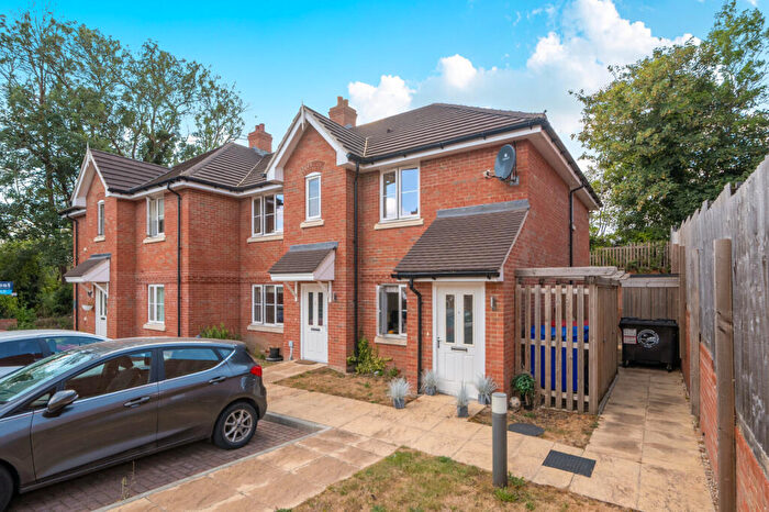 2 Bedroom Apartment For Sale In Fearney Field Close, Chesham, HP5