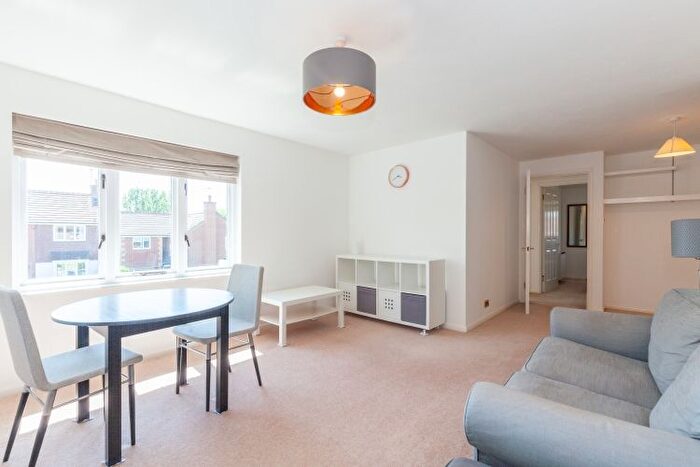 1 Bedroom Maisonette To Rent In Pheasant Walk, Littlemore, OX4