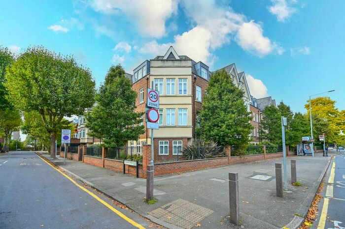 2 Bedroom Flat To Rent In Albany Park Road, North Kingston, Kingston Upon Thames, KT2
