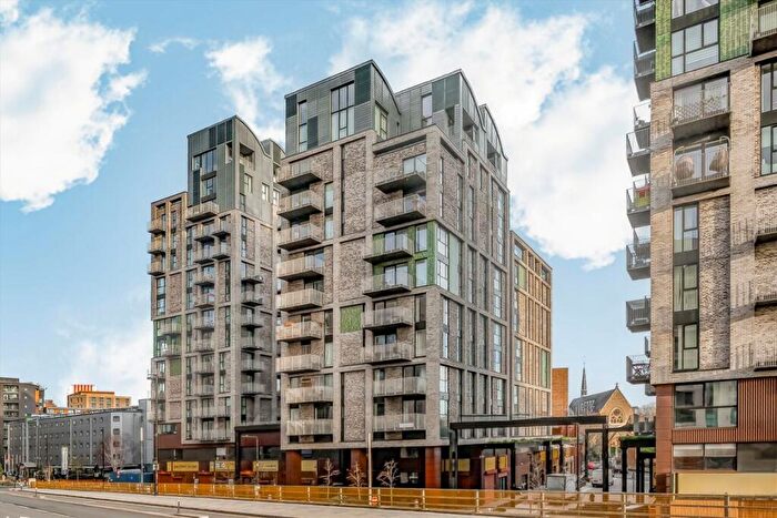Flat To Rent In Emily Street, Canning Town, E16