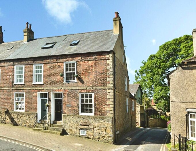 2 Bedroom End Of Terrace House For Sale In High Street, Knaresborough, North Yorkshire, HG5