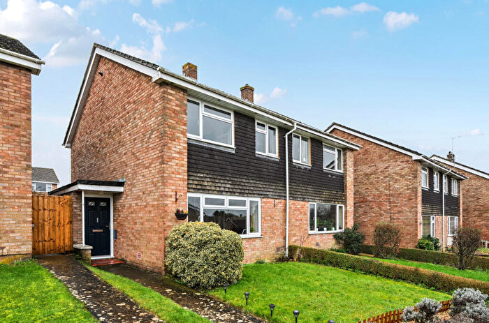 3 Bedroom Semi Detached House For Sale In Farmers Close, Witney, Oxfordshire, OX28