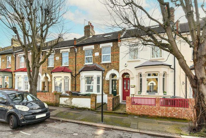 Studio To Rent In Chestnut Avenue North, London, E17