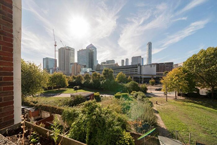 3 Bedroom Flat To Rent In Pennyfields, London, E14