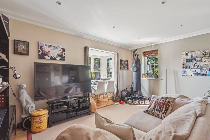 1 Bedroom Apartment To Rent In Park Grove, Knotty Green, HP9