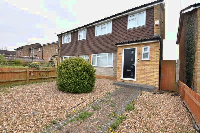 3 Bedroom Property To Rent In Julius Gardens, Luton, LU3