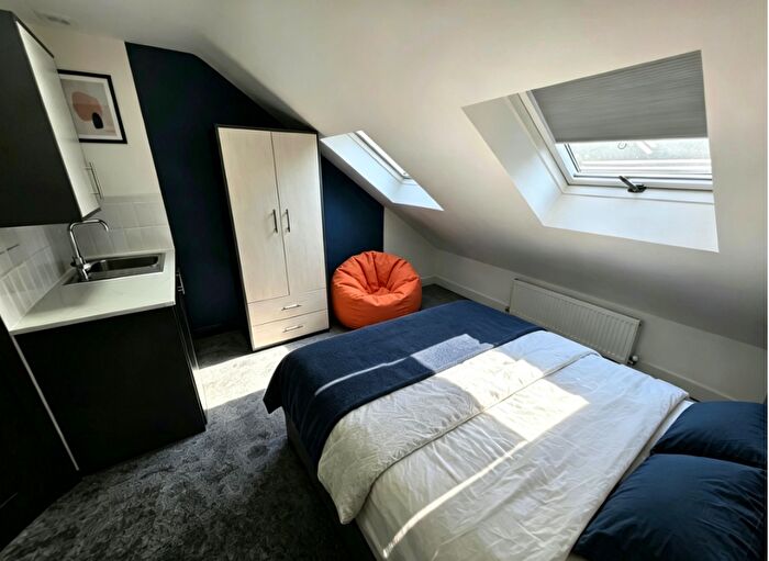 Studio To Rent In Hitchin Road, Luton, Bedfordshire, LU2