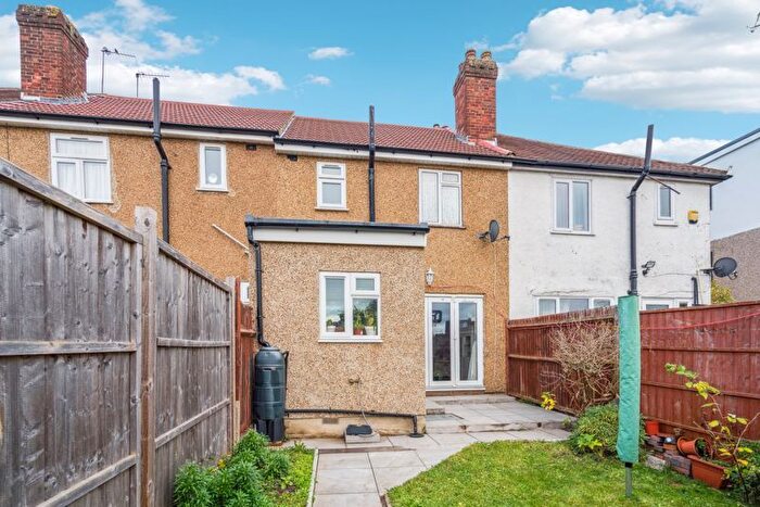 2 Bedroom Terraced House For Sale In Castle Road, Northolt, UB5