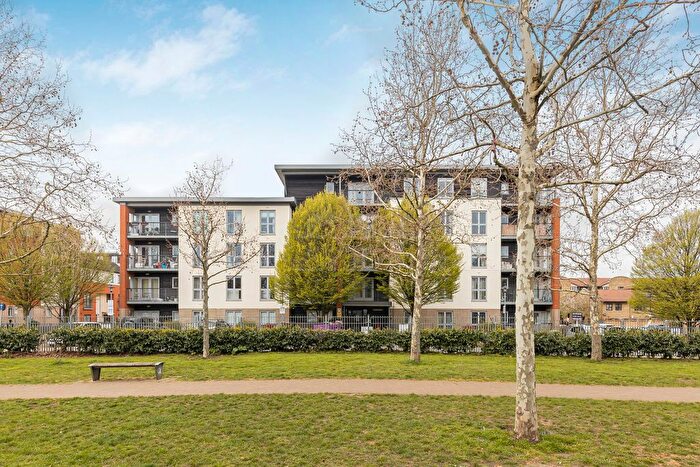 2 Bedroom Flat For Sale In Ashvale Court, Bow, E3