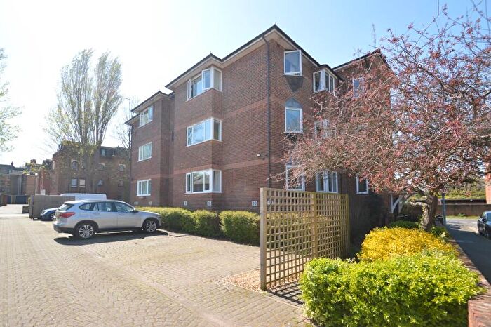 2 Bedroom Apartment To Rent In Warwick Court, Windsor, SL4