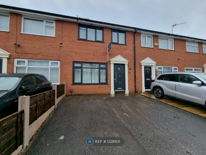 3 Bedroom Terraced House To Rent In Stamford Square, Ashton-Under-Lyne OL6