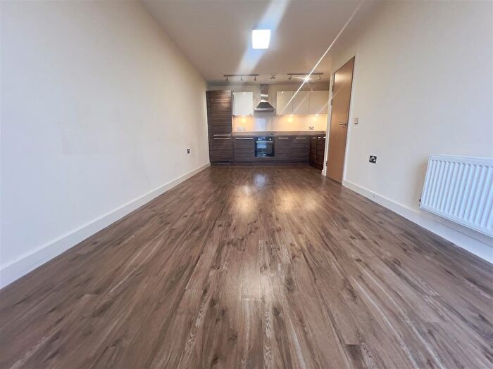 2 Bedroom Flat To Rent In Trs Apartments, The Green, Southall, UB2