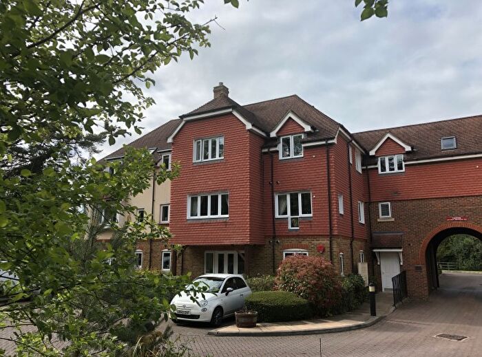 2 Bedroom Apartment To Rent In Copthorne, RH10