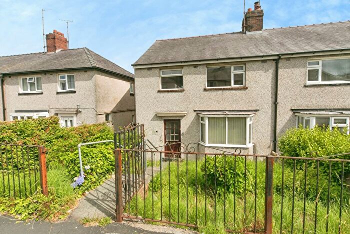 3 Bedroom Semi-detached House For Sale In Cil Coed, Bangor, Gwynedd, LL57