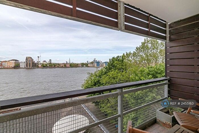 2 Bedroom Flat To Rent In Hutchings Street, London, E14