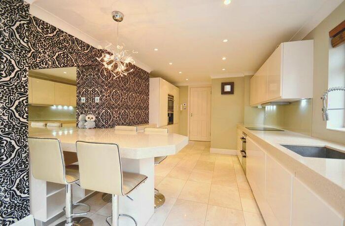 2 Bedroom Flat To Rent In Cavendish Road, Clapham South, SW12