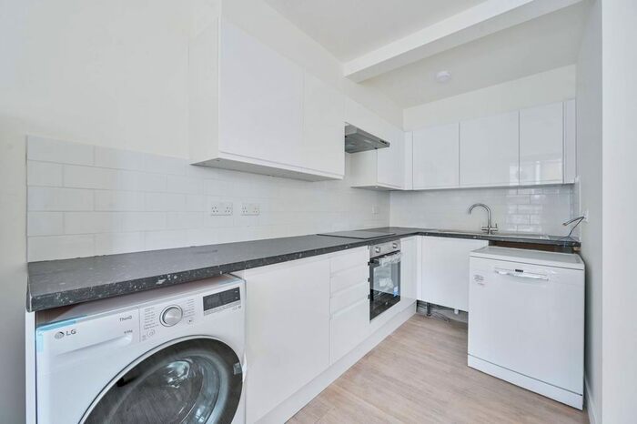1 Bedroom Flat To Rent In Roman Road, Bow, London, E3