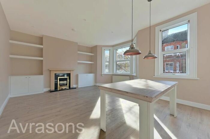 2 Bedroom Flat To Rent In Crewdson Road, London, SW9