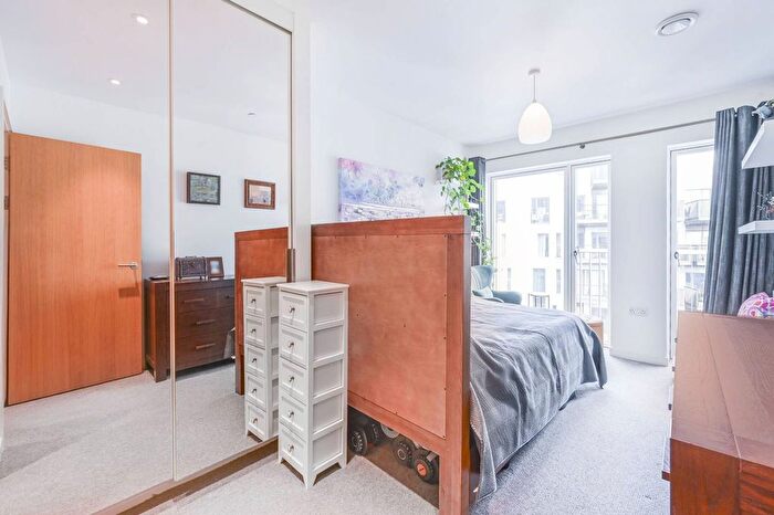 2 Bedroom Flat For Sale In Canning Town, Canning Town, London, E16