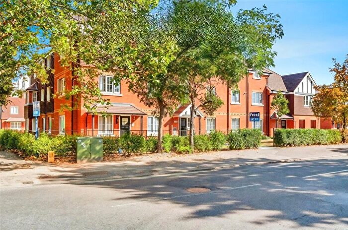 2 Bedroom Flat To Rent In Gatehouse Close, Ashford, Spelthorne, TW15