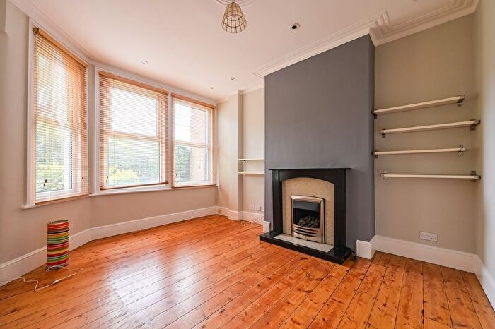 2 Bedroom Flat To Rent In Fairbourne Road, Tottenham, London, N17