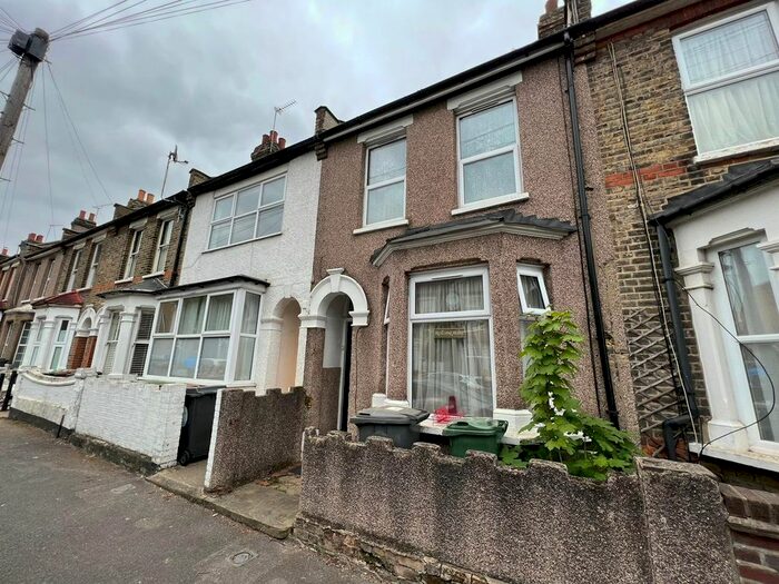 3 Bedroom Terraced House To Rent In Barfield Road, Leytonstone, E11