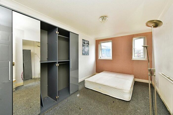 1 Bedroom Flat For Sale In Clarence Court, Plymouth, PL1