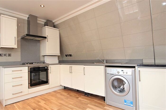 2 Bedroom Flat To Rent In New Road, Whitechapel, E1