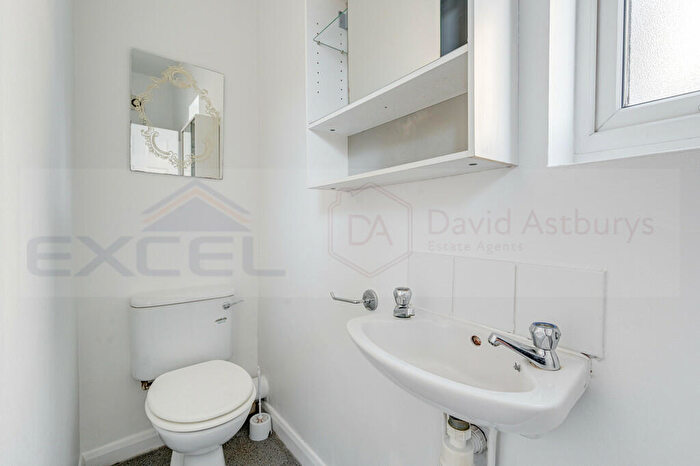 2 Bedroom Apartment To Rent In Salusbury Road, Queens Park, London, NW6