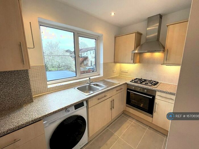 1 Bedroom Flat To Rent In Clifford Avenue, London, SW14
