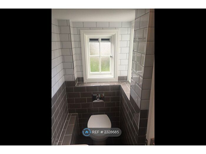 1 Bedroom Flat To Rent In Merrow Street, Elephant Amp; Castle, SE17