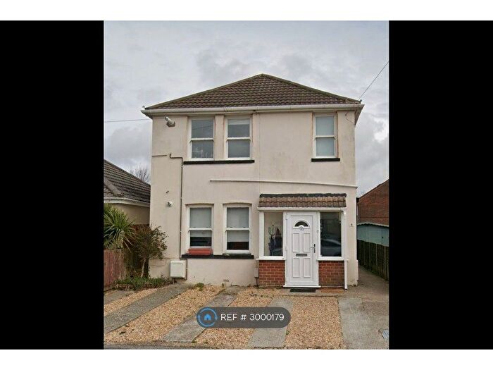 2 Bedroom Flat To Rent In Parkstone, Poole, BH12