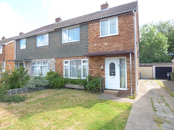 3 Bedroom Semi-Detached House To Rent In Wellbeck Drive, Basildon, SS16