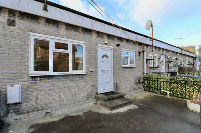 2 Bedroom Flat To Rent In Flat Above Reeds Rains, Walderslade Road, Chatham, ME5