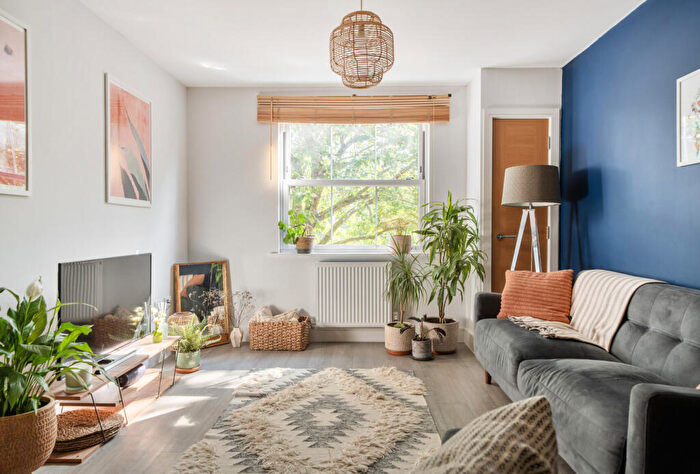 2 Bedroom Apartment For Sale In Cheltenham Road, Bristol, Somerset, BS6