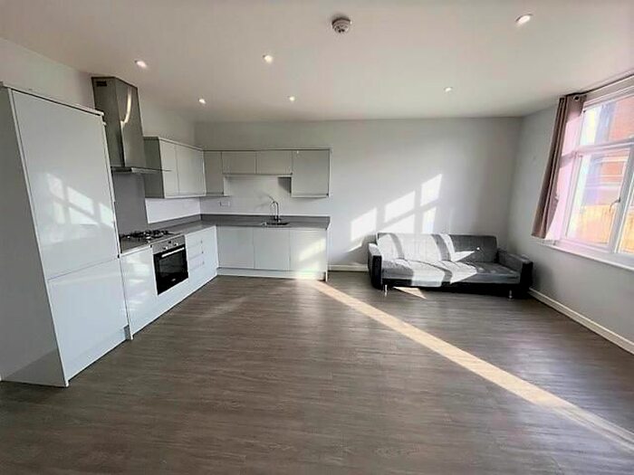 2 Bedroom End Of Terrace House To Rent In Mitcham Road, London, SW17