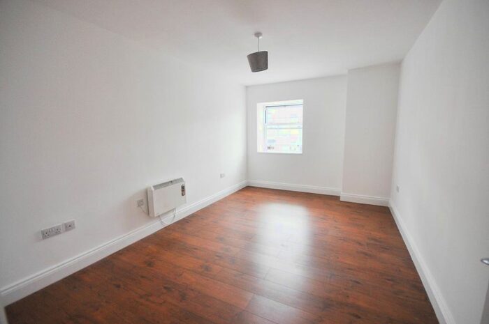 2 Bedroom Flat To Rent In Midland Road, Bedford, MK40